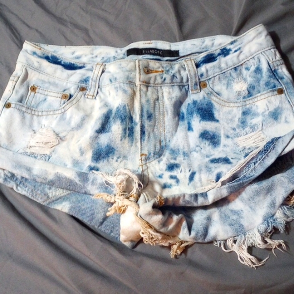 Billabong low rise shorts size 26